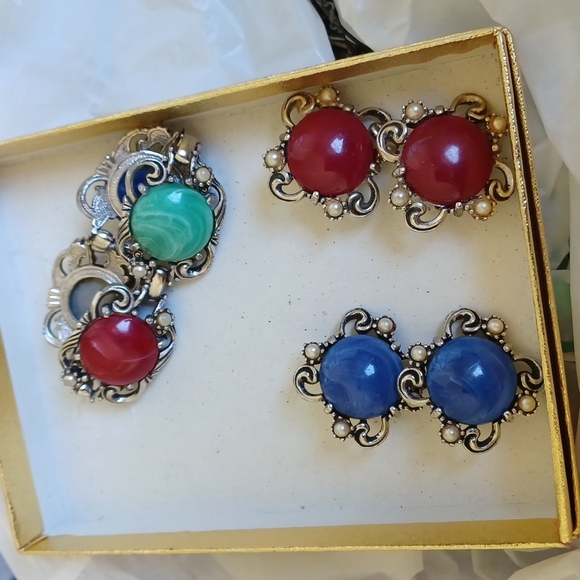 Vintage bracelet and 2 sets of matching earrings - Picture 3 of 4